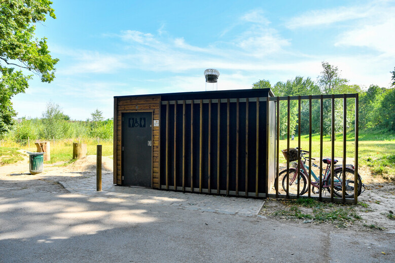Toilettes écologiques à la Citadelle. Crédit : Daniel Rapaich.